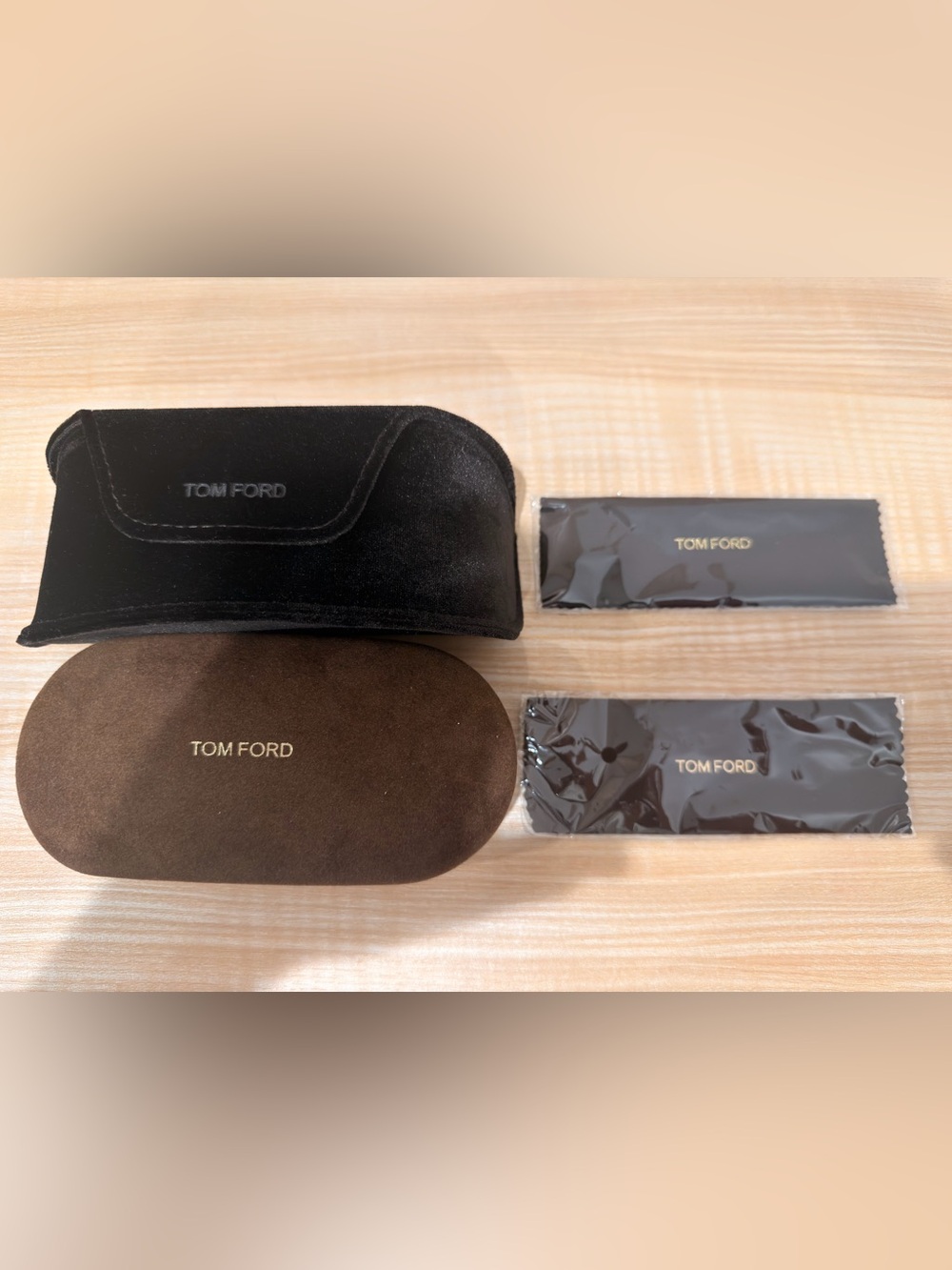 TOM FORD LARGE BROWN VELVET SUNGLASS CASE w CARD & CLEANING CLOTH